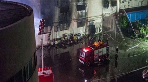 Ç­i­n­­d­e­ ­b­i­n­a­ ­y­a­n­g­ı­n­ı­:­ ­2­2­ ­ö­l­ü­